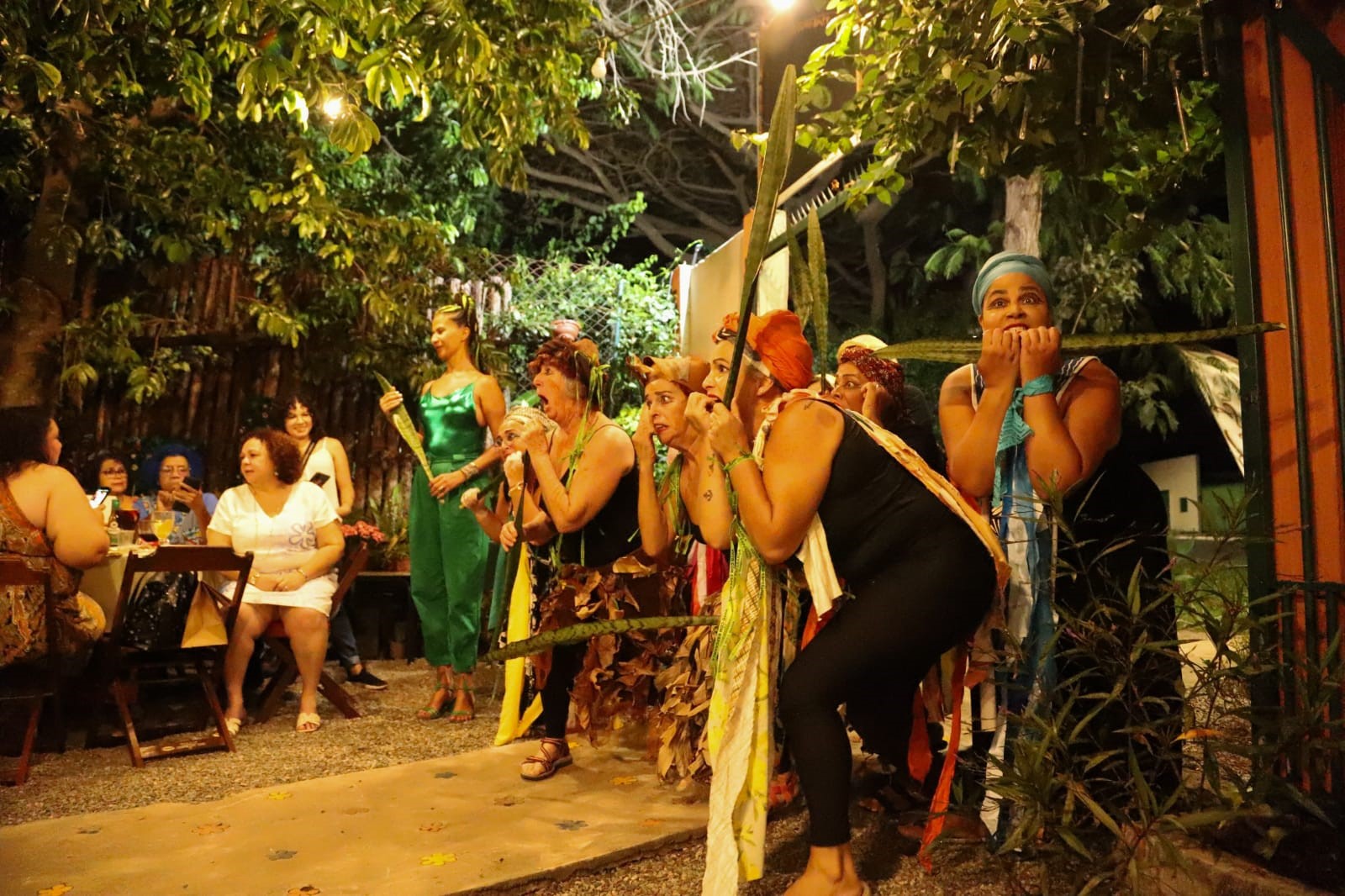 “Loucas de Pedra Lilás” se apresentam dentro da programação do “Diálogos pela Democracia”