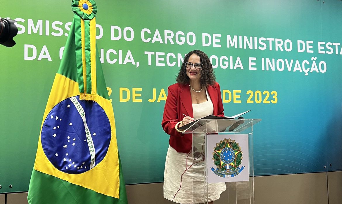 Luciana Santos assume o Ministério da Ciência e Tecnologia