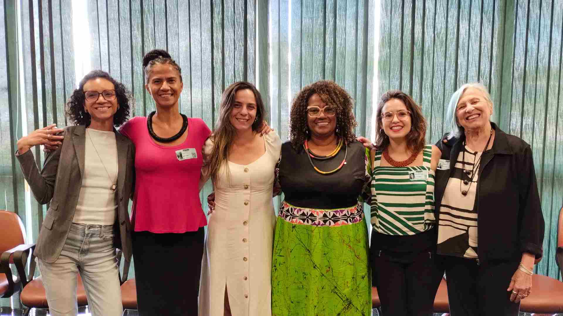 Encontro entre deputadas e ativistas fortalece Frente de defesa dos direitos das mulheres