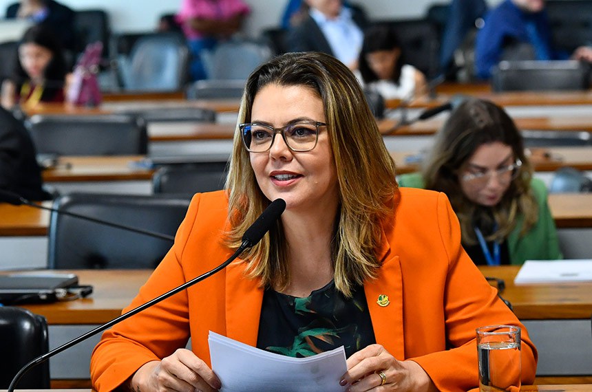 Cota para mulheres em conselhos de administração é aprovada na CDH