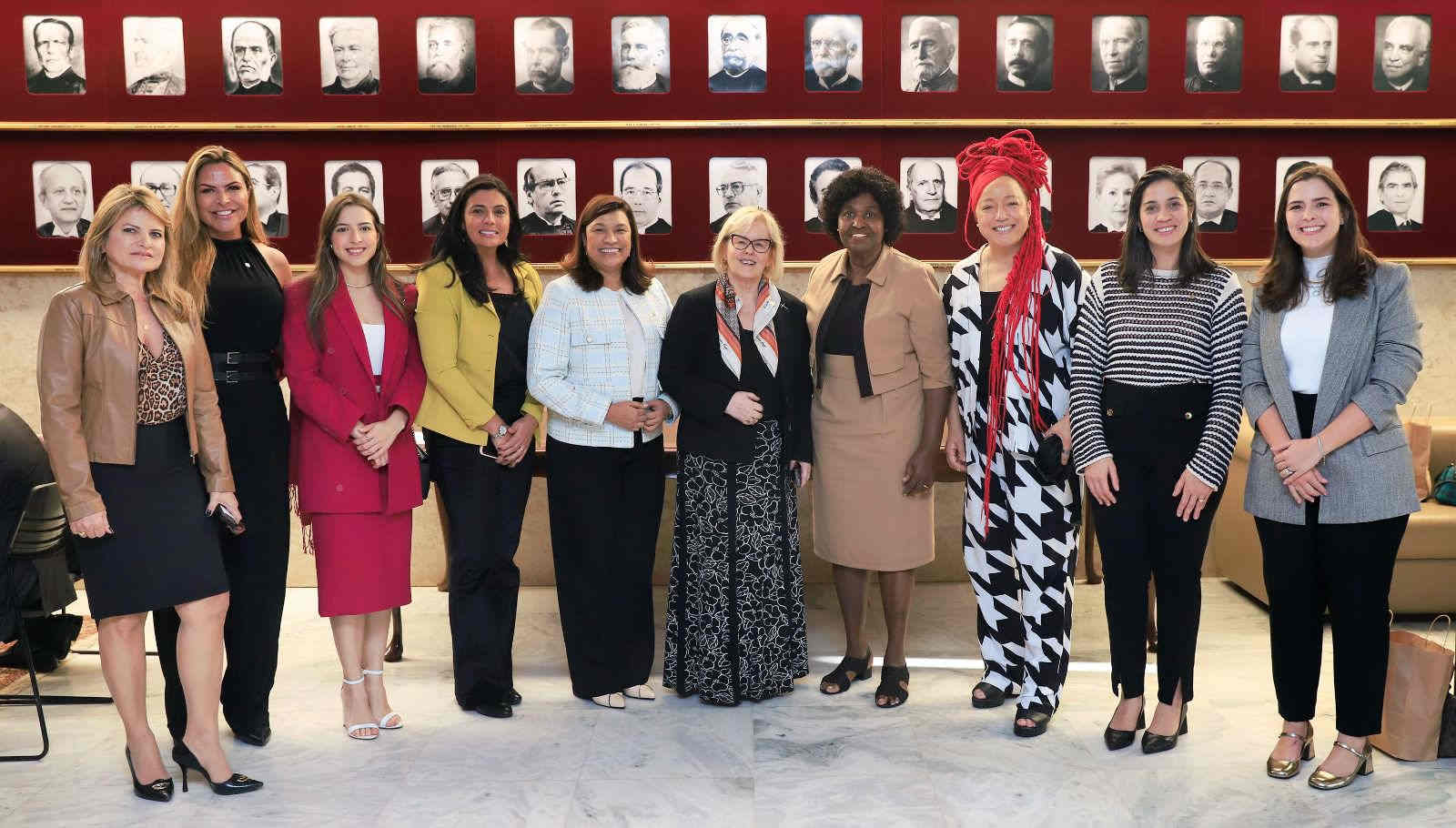 Presidente do STF, ministra Rosa Weber, recebe bancada feminina da Câmara