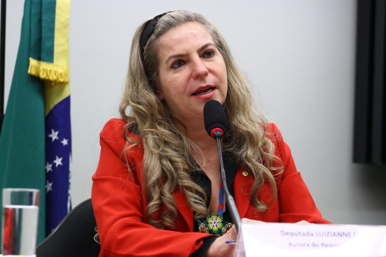 Luizianne Lins é eleita presidente da Comissão de Direitos Humanos