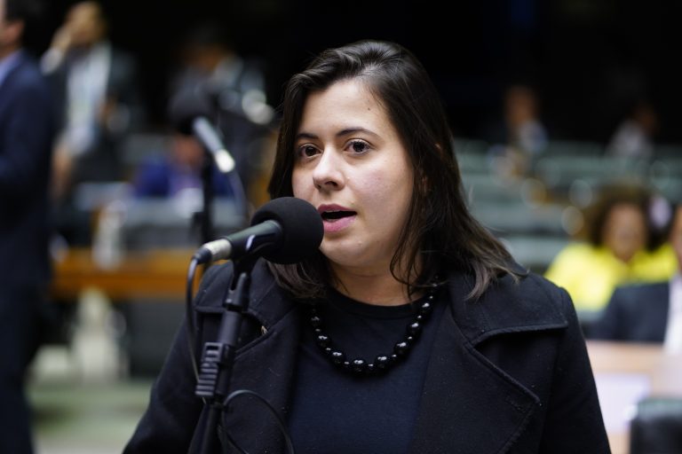 Comissão dos Direitos da Mulher da Câmara dos Deputados debate projeto que regulamenta profissão de doula, no Senado CAS aprova licença-maternidade para atletas