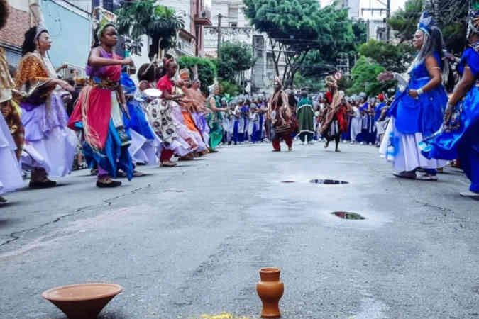 O bloco das mães solo (Gênero e Número)