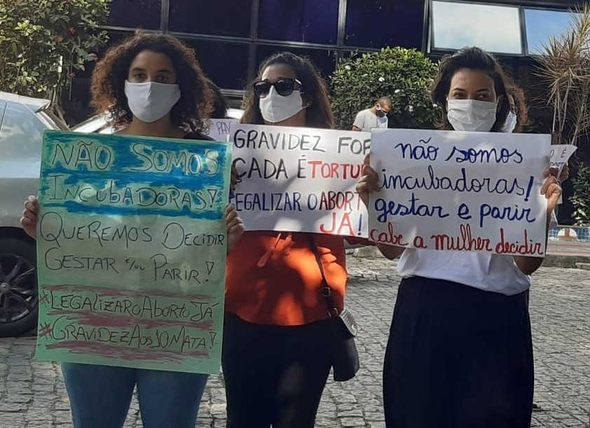 Cresce o número de evangélicos e católicos contra a prisão por aborto