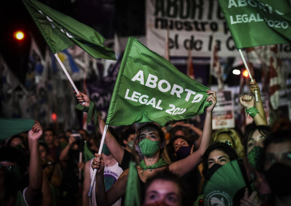 Ofensiva contra aborto alimenta desinformação, cresce no Congresso e persegue ativistas