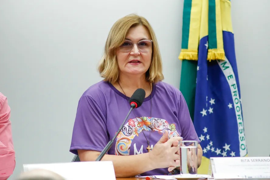 "Ser mulher em espaço de poder é sempre desafiador", diz Rita Serrano