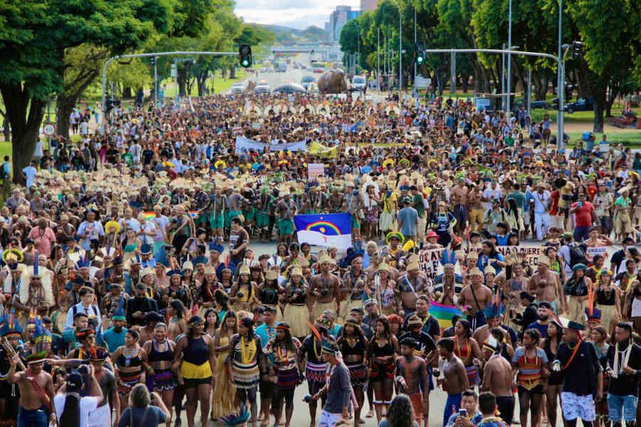 Acampamento Terra Livre: indígenas marcham em Brasília por demarcação de terras e contra o garimpo