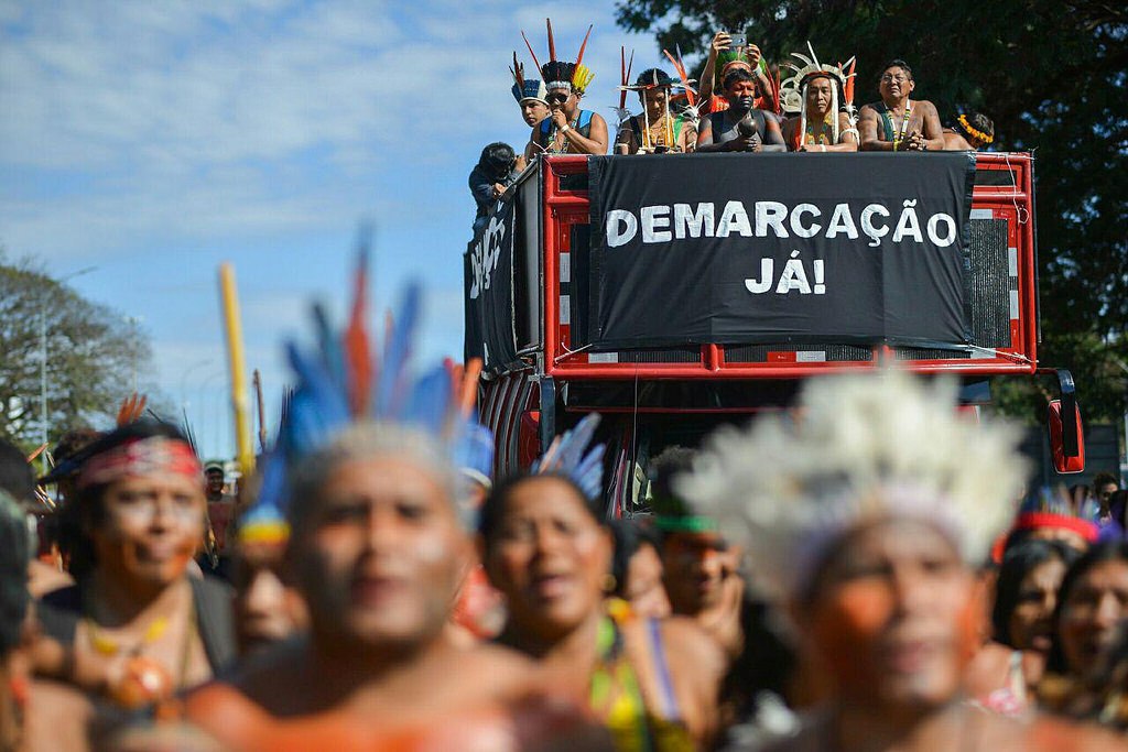 É preciso demarcar as terras indígenas