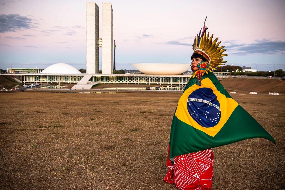 Célia Xakriabá, jenipapo e urucum no Congresso