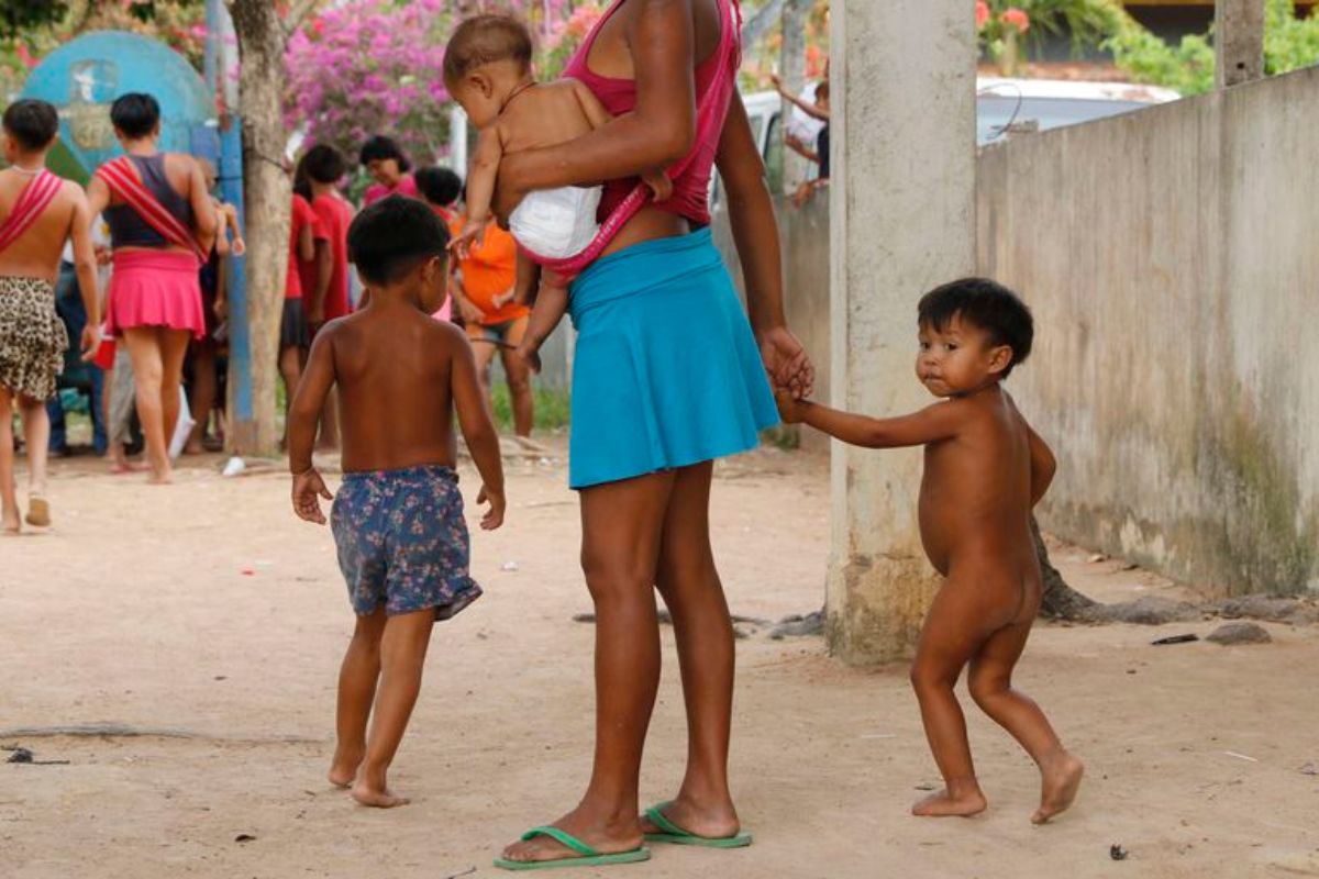 Relatos apontam 30 casos de jovens yanomami grávidas de garimpeiros