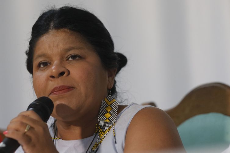 Sônia Guajajara defende criação da Comissão da Verdade Indígena