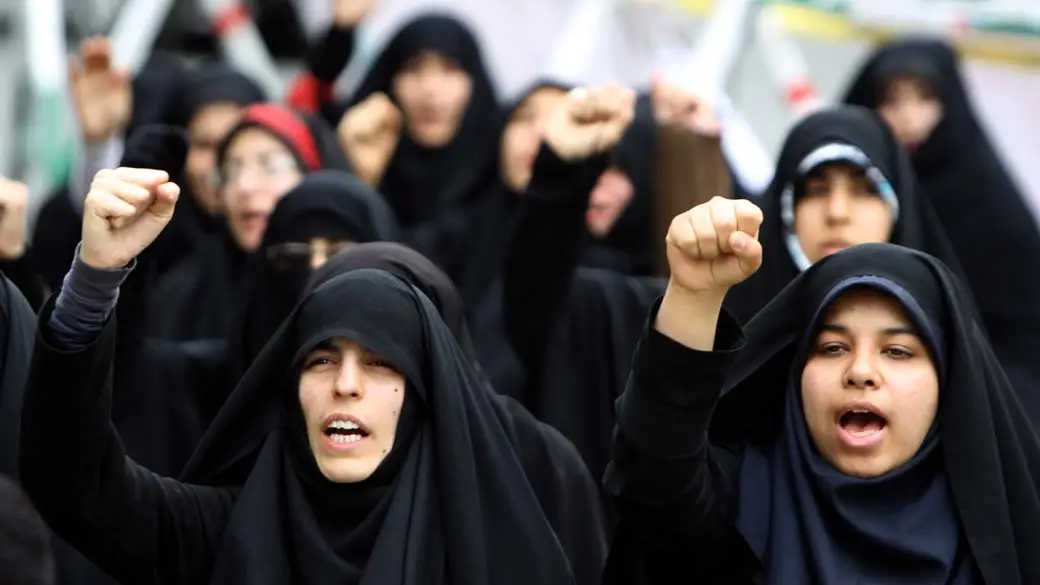 Irã instala câmeras nas ruas para identificar e punir mulheres sem hijab