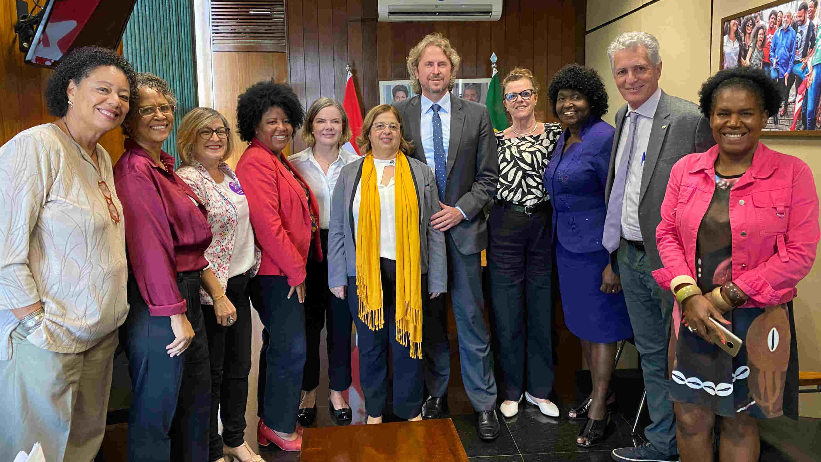 equipe ministerio mulheres camara lei salario igual