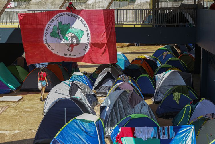 Juventude acampada debate luta pela terra e participação no poder