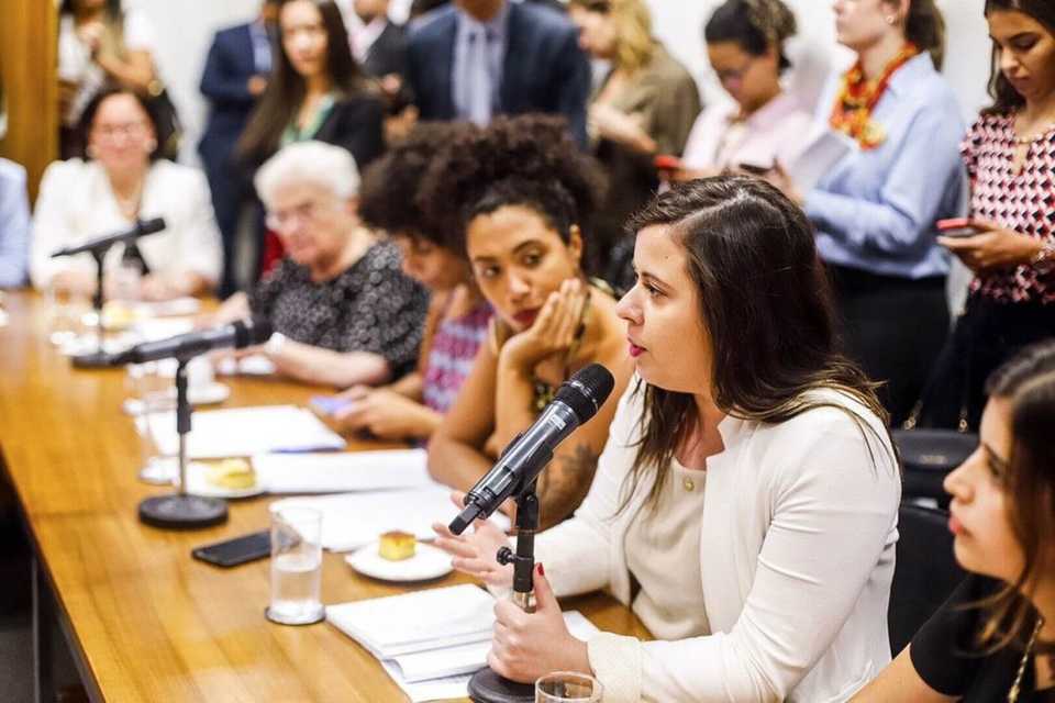 Projeto garante meia-entrada a mulheres em jogos de futebol