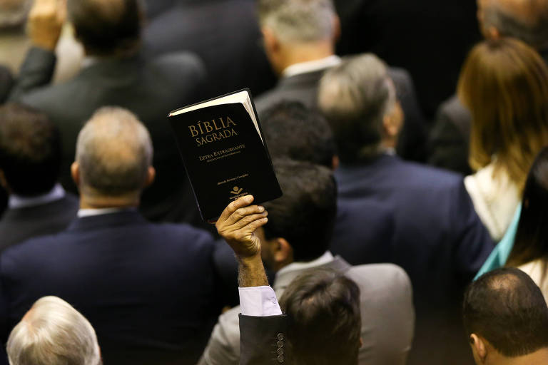 Quem domina o fanatismo religioso na Câmara