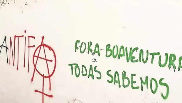 Boaventura de Sousa Santos pichacao num muro de Coimbra