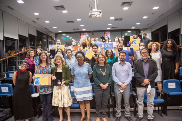 UnB entrega prêmio de direitos humanos a 11 projetos