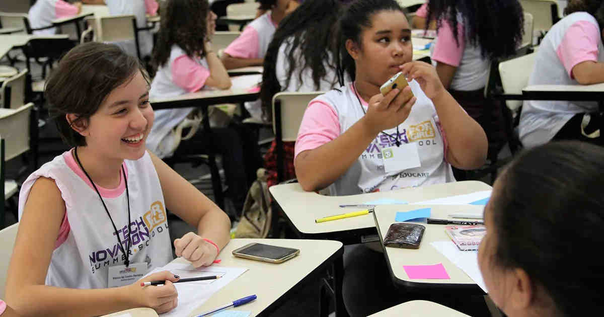 Empoderadas e multiplicadoras: conheça projeto que forma meninas desenvolvedoras