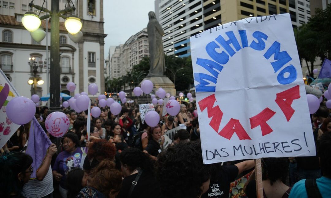 Mulher é morta a facadas pelo ex enquanto trabalhava