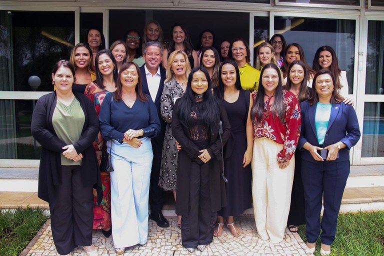 Bancada feminina encaminha pontos prioritários ao presidente da Câmara